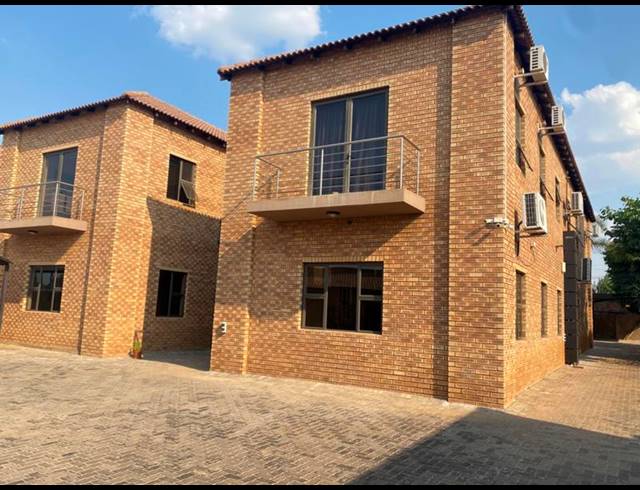 8 BEDROOM APARTMENT FOR SALE IN WIERDA PARK